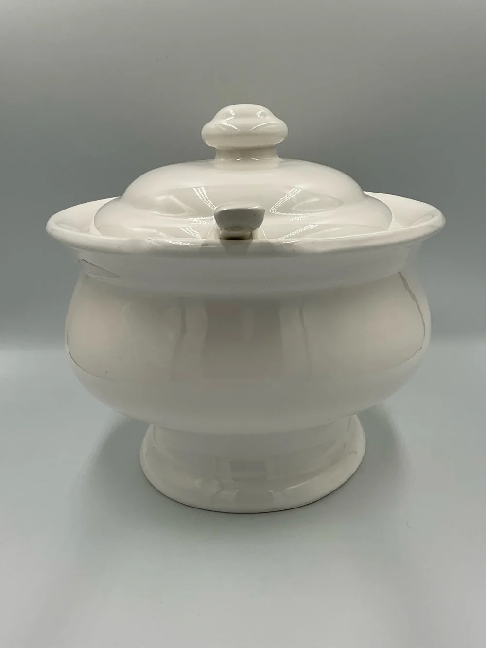 Vintage Pfaltzgraff Hearth #160 Off-white 3.5qt Lidded Soup Tureen with Ladle